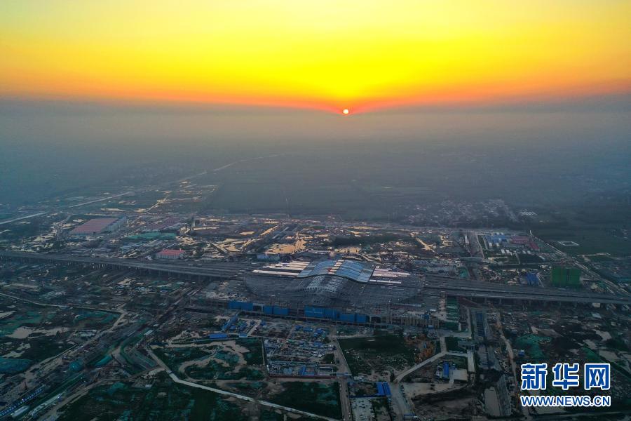 这是2020年8月13日拍摄的京雄城际铁路雄安站施工现场(无人机照片)。新华社记者 牟宇 摄